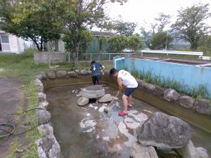 池の掃除