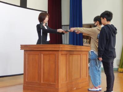 １