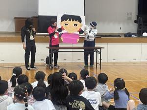 ４
