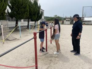 ２