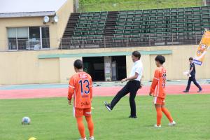 締結式後の選手との交流の様子