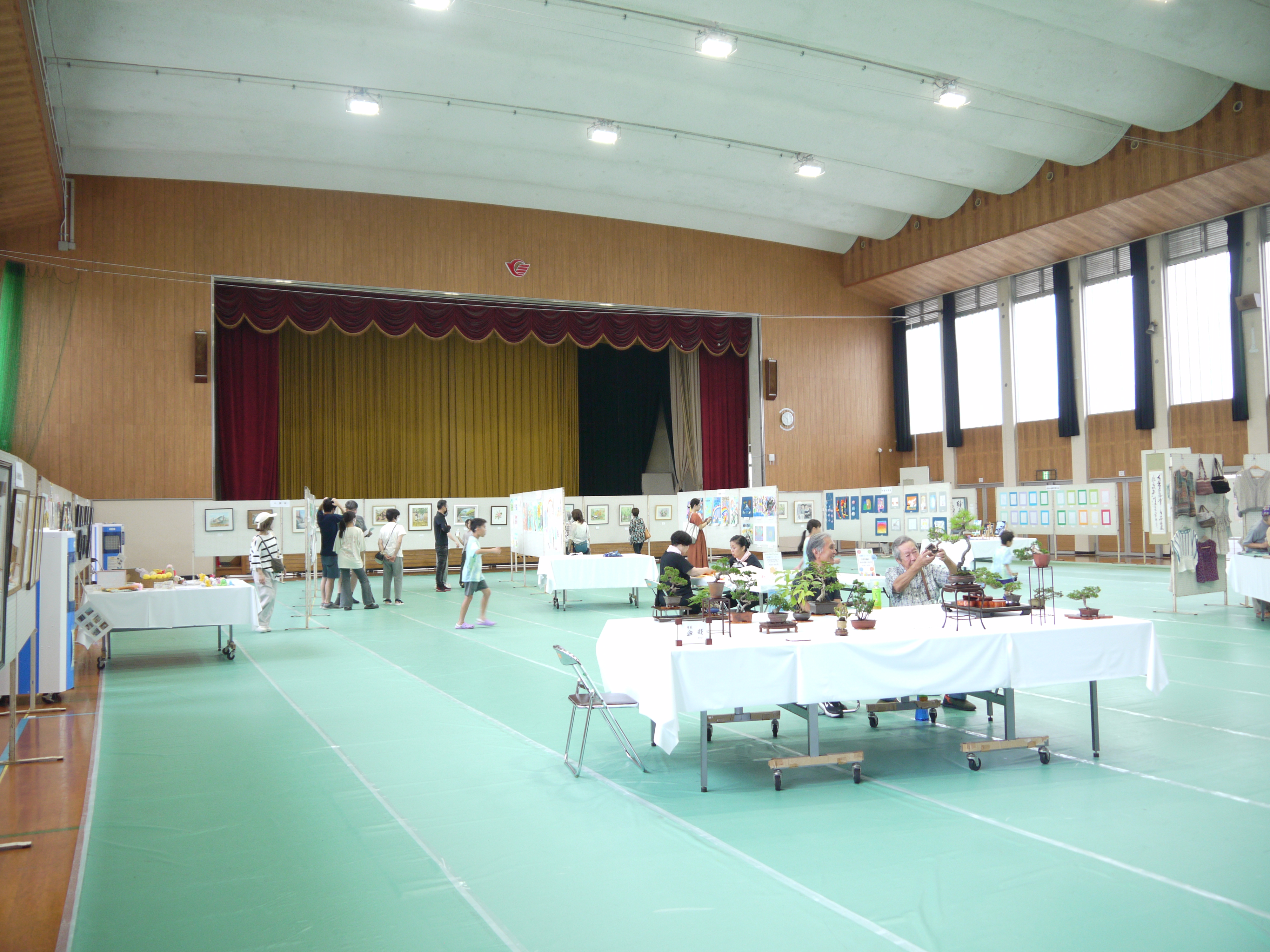 当日の展示会場には多くの方が来場されました