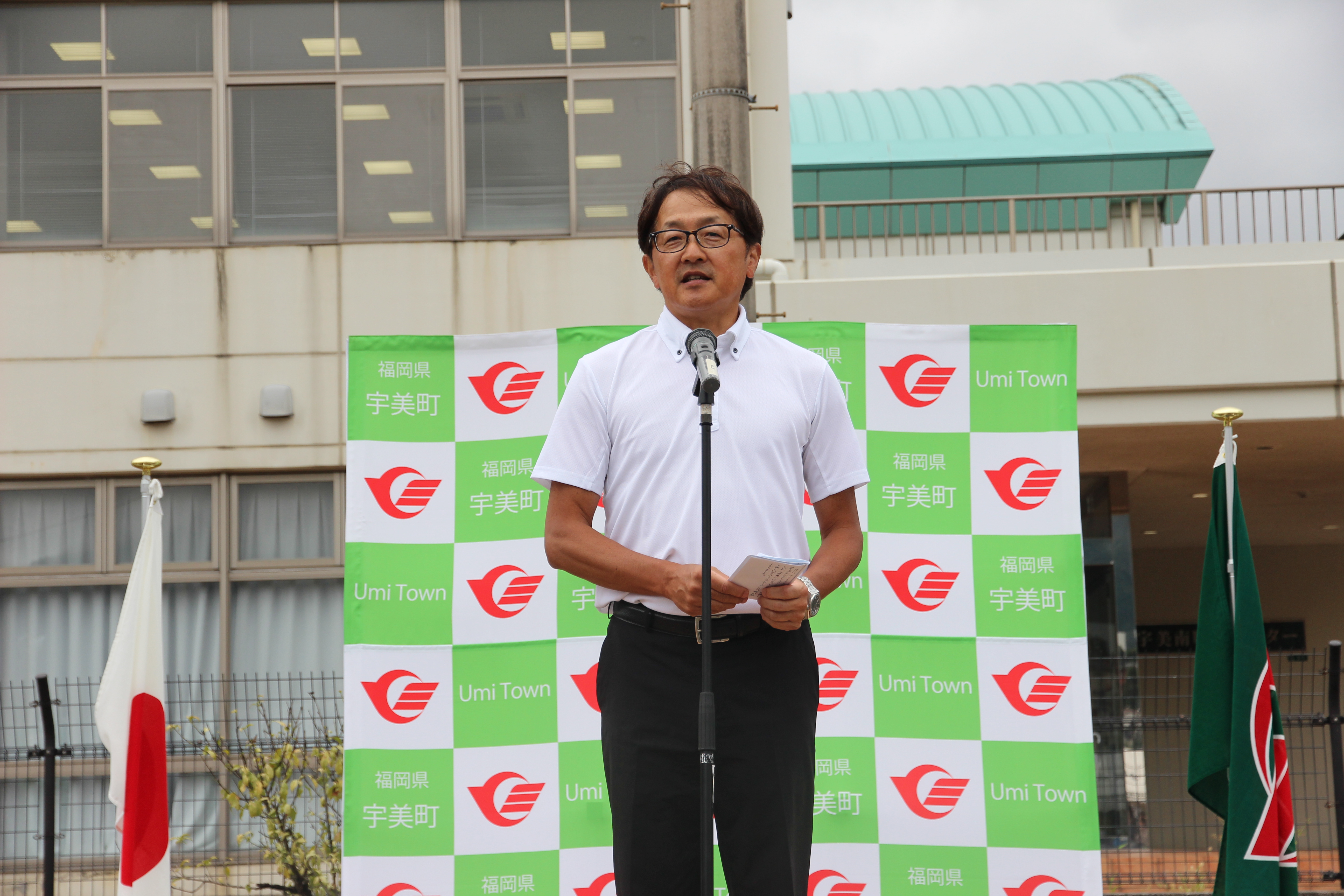 挨拶をする町長