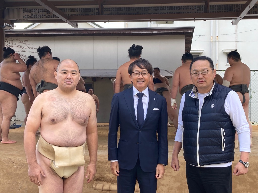 尾上親方と千賀ノ浦委員と安川町長