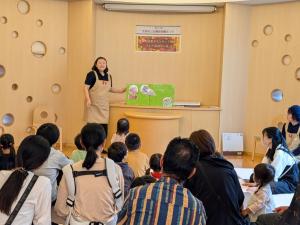 リレーおはなし会の様子