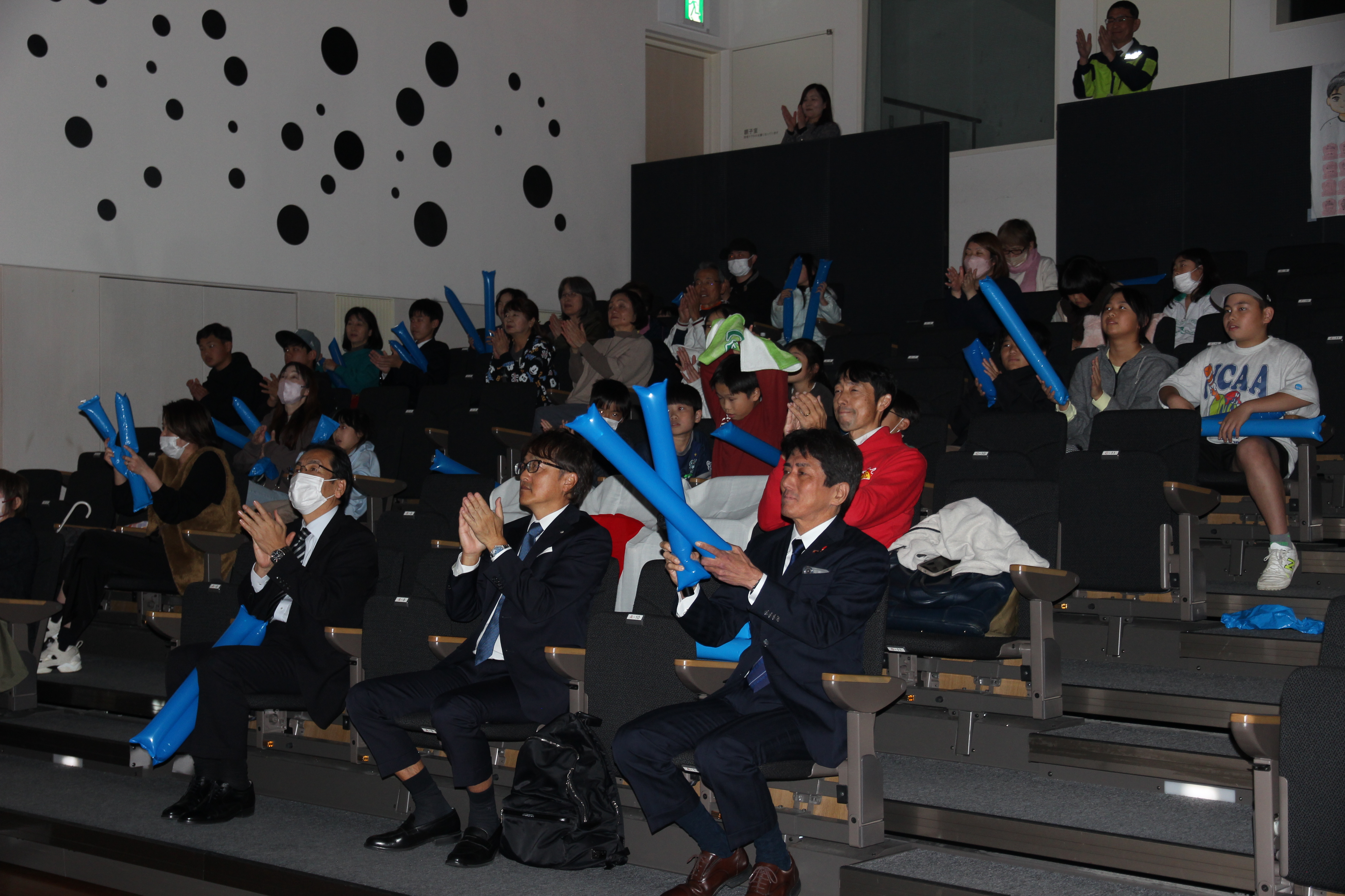 日本代表を応援する町長