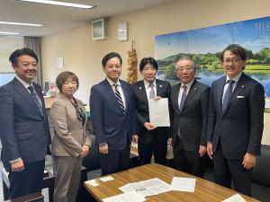 要望書受領の写真