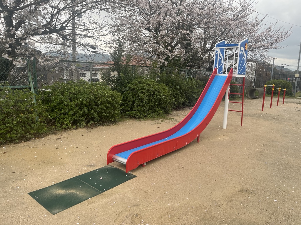 すべり台（柳原）