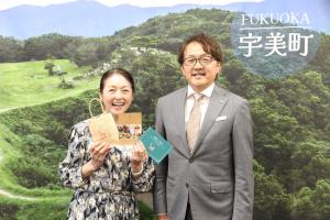 町長と徳永さんのツーショット写真