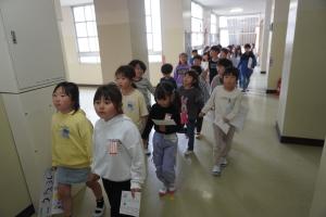 学校探検移動