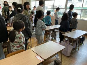 教室でレクリエーション
