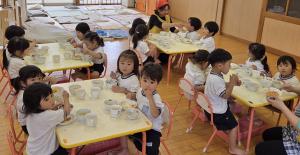 2歳児の給食の時間