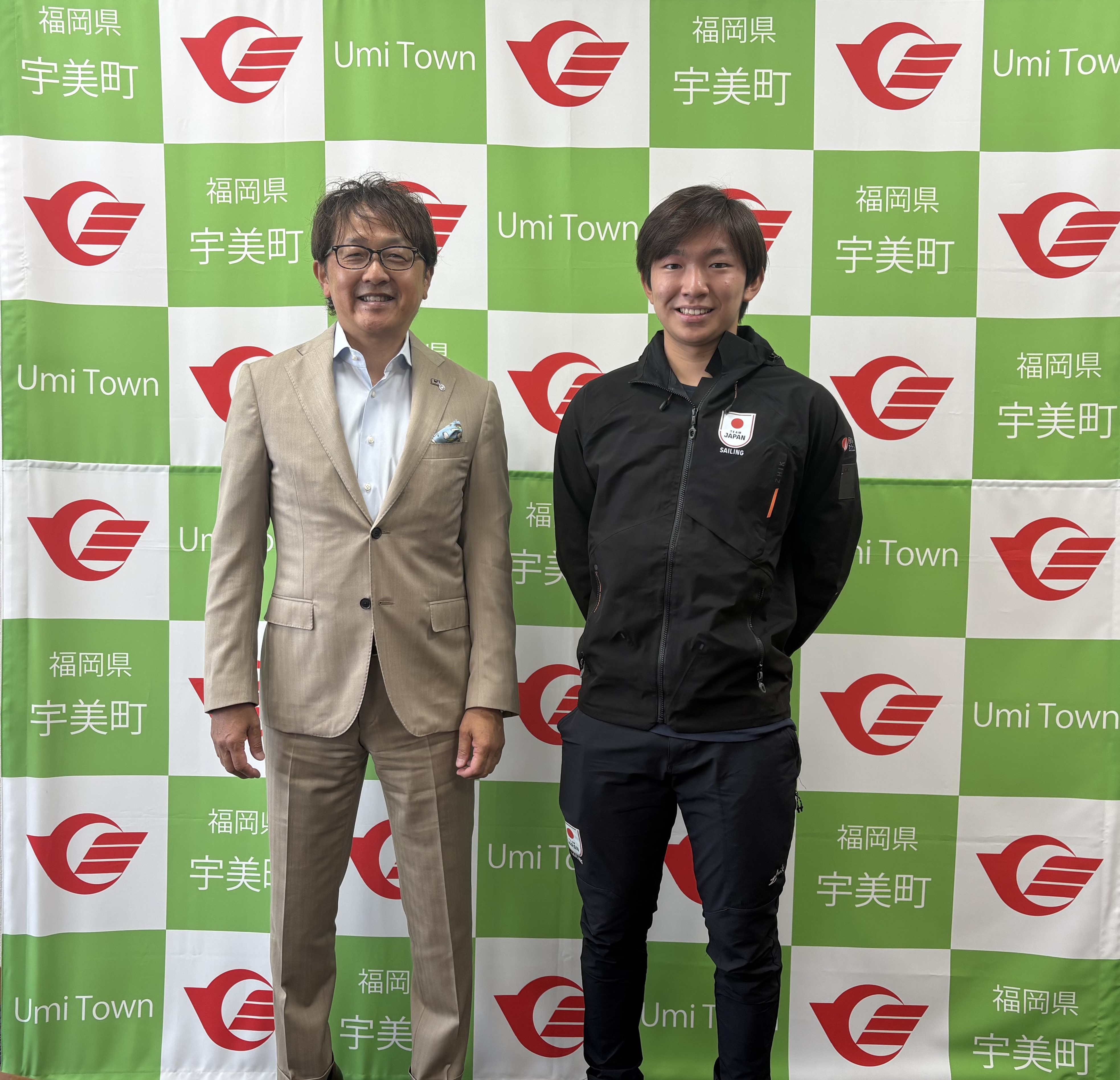町長と小薗さんで記念撮影