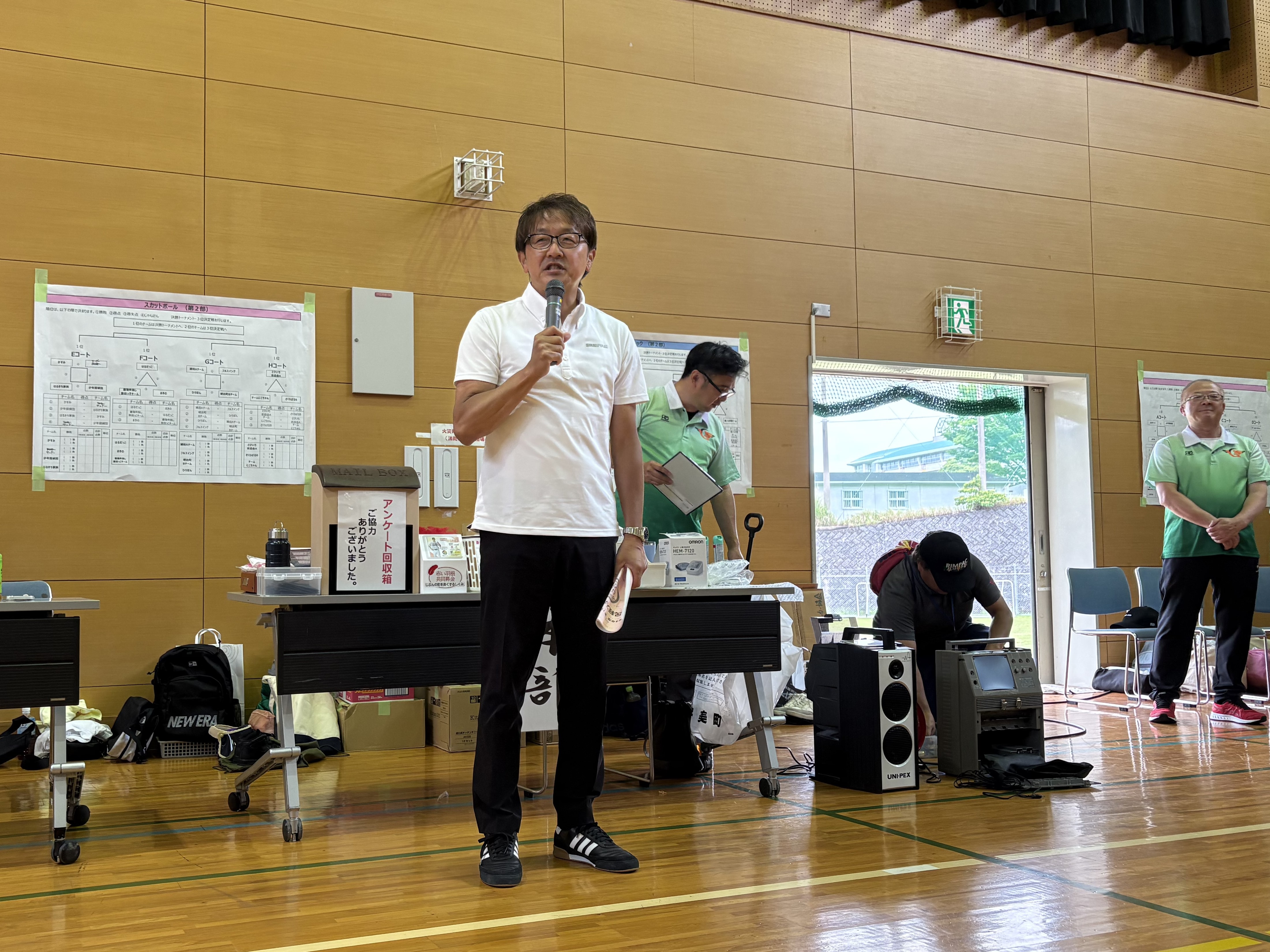 来賓代表として参加者に挨拶をする町長