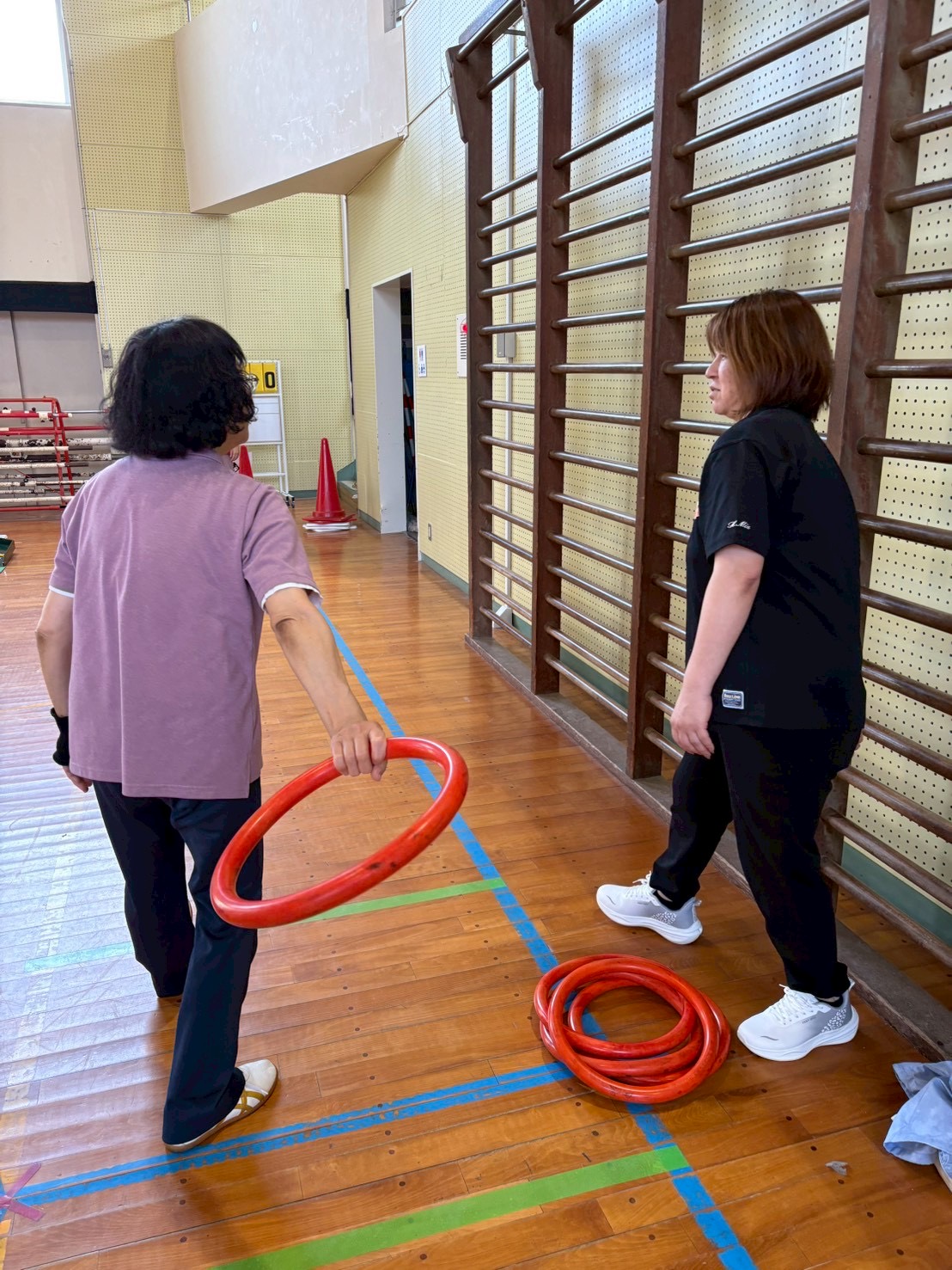 アトラックのコツをアドバイスする林委員