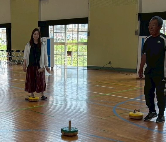 フロッカー体験ブースで審判を行う長浜委員