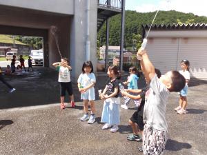 水