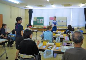 絵てがみ講座の様子
