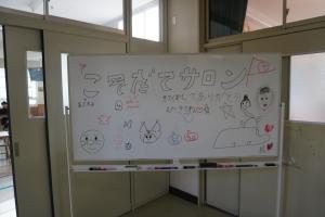 こ