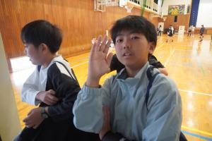 く