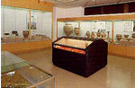 町内から出土した土器などを公開している考古展示室です