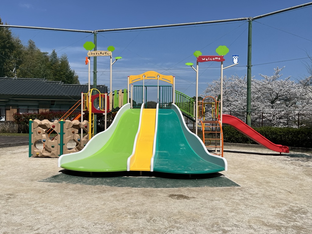 公園の遊具の写真