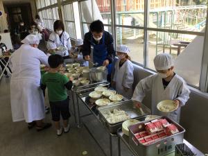 給食