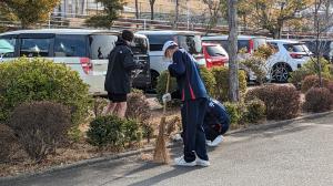 駐車場の除草作業