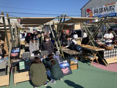 自作の竹テントによる出店ブース