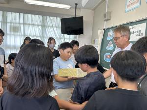 一億円の重さ体験