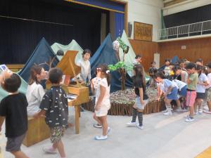 舞台見学の様子