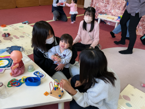 赤ちゃんとのふれあい1