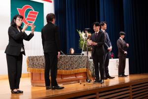 二十歳代表誓いの言葉の様子